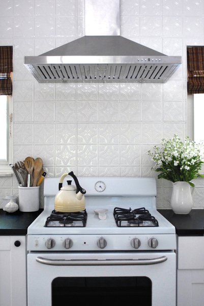 Kitchen painted white tiles